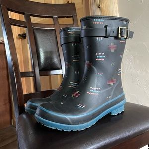 Women’s Pendleton Rainboots.